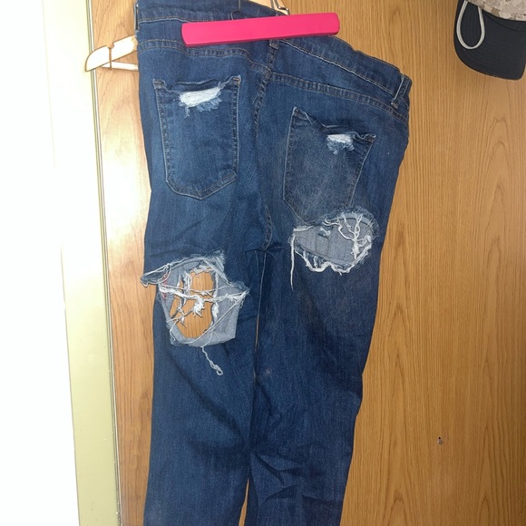 Ultra Distressed Cropped Jeans - Picture 2 of 2